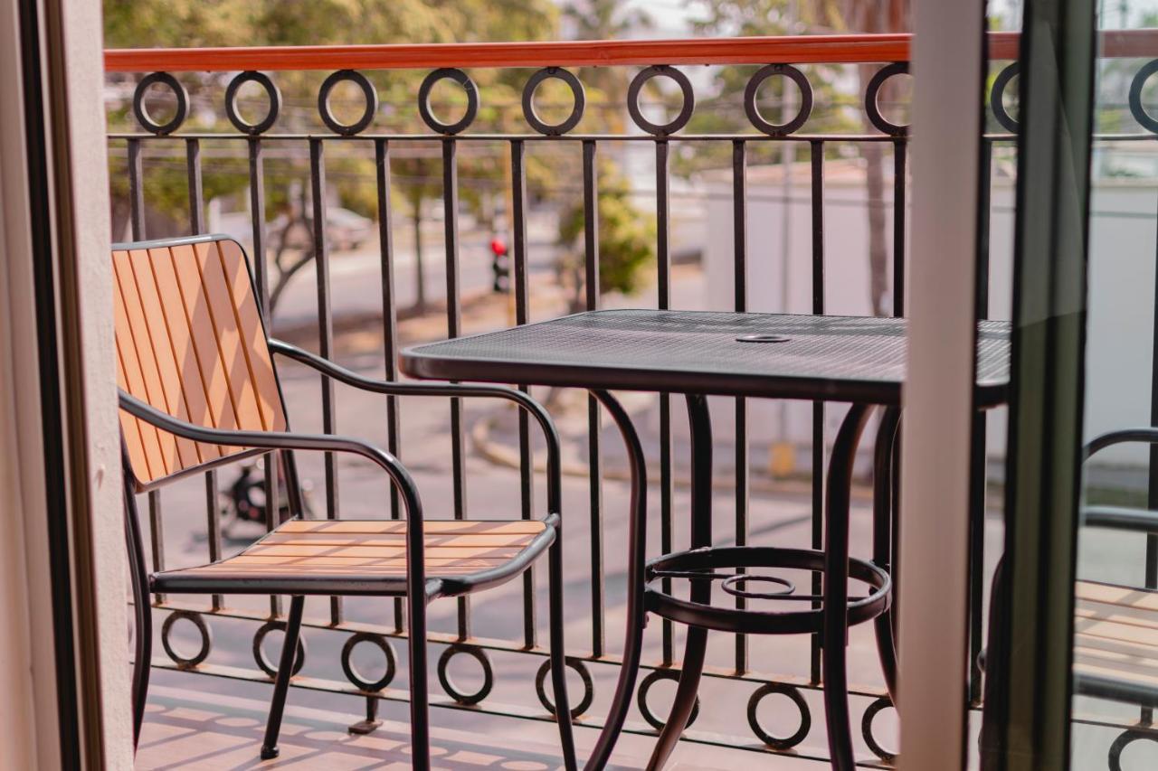 La Lola Hotel & Suites Mazatlan Ngoại thất bức ảnh